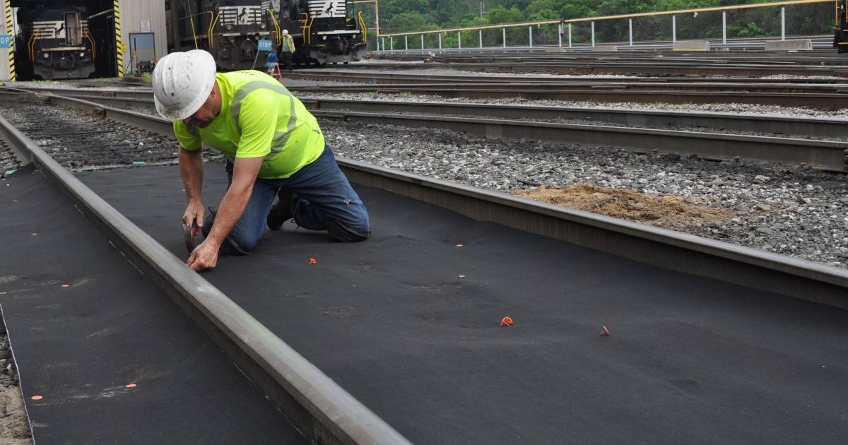 Railroad Absorbent Track Mats | L.B. Foster