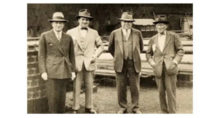 Lee Foster y sus tres hermanos.