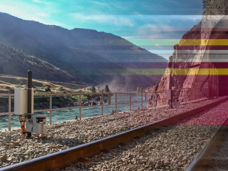 Surveillance des éboulements sur le chemin de fer dans la région montagneuse.