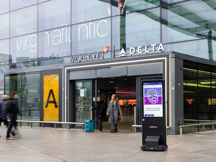 告知希思罗机场外的数字图腾，Virgin Delta 登机手续办理区。