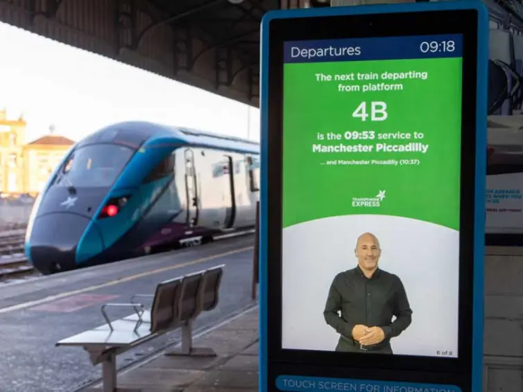Informar tótem digital mostrando salidas bsl para TPE a Manchester.