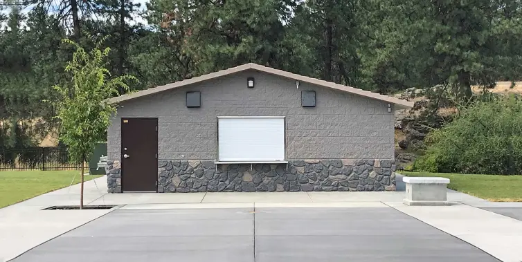 Concession de béton préfabriqué CXT avec toilettes.