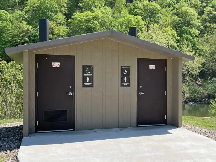 Banheiro sem água CXT Vault.