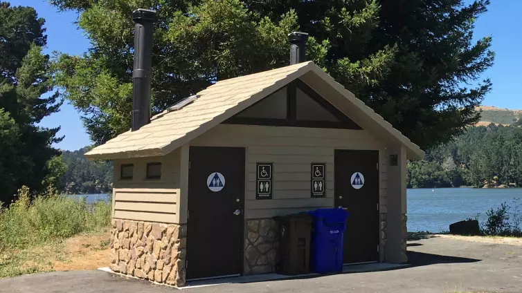 Rocky Mountain, Doppelgewölbe-Toilette, wasserlose Toilette von CXT.