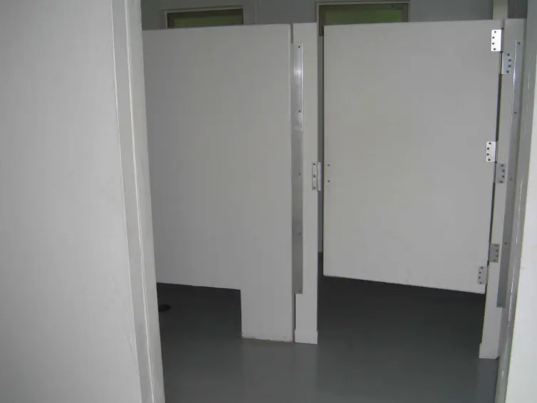 Montrose Mehrzwecktoilette innen.