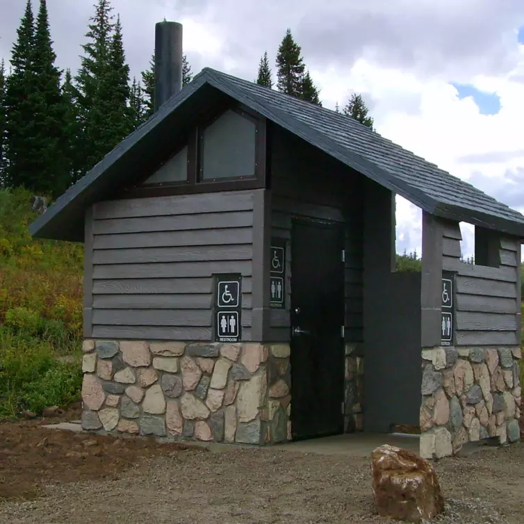 Rocky Mountain, toilettes vault mono-utilisateur, toilettes sans eau par CXT.