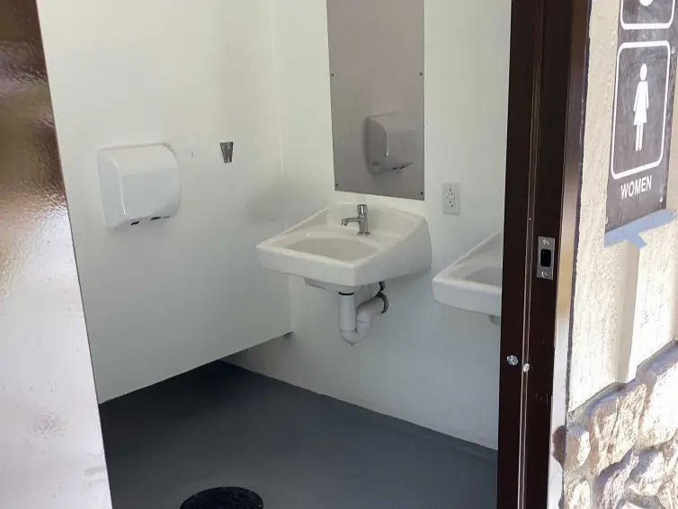 Intérieur des toilettes Taos.
