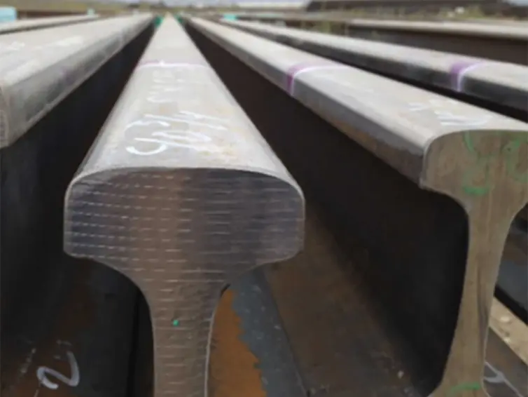 gros plan d’une barre de rail.